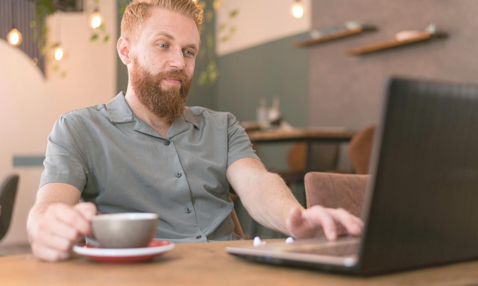 Teamarbeit bei der Finanzanalyse und Prozessoptimierung